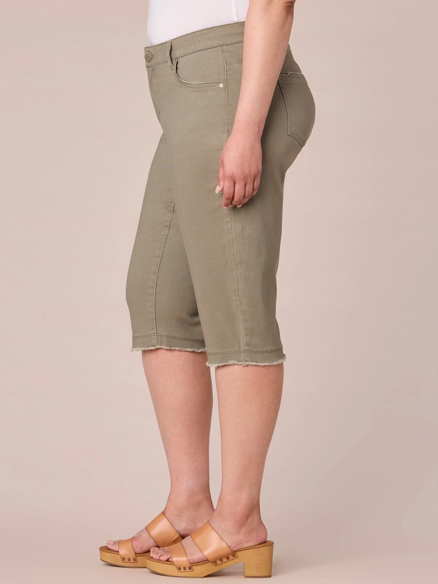 "Ab"solution Plus Size Mid-Rise Frayed Hem Skimmer Pants - Image 3