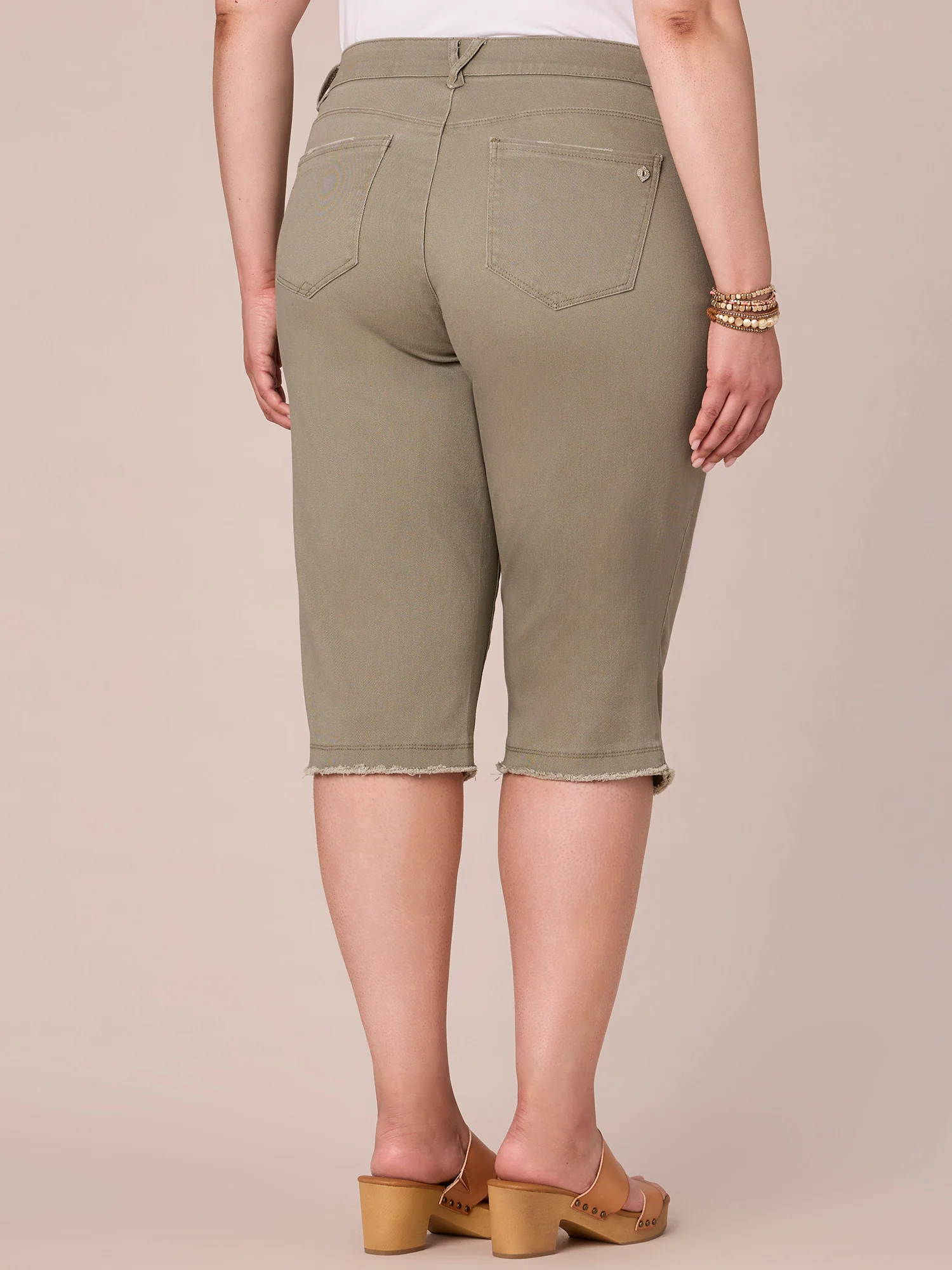"Ab"solution Plus Size Mid-Rise Frayed Hem Skimmer Pants - Image 4