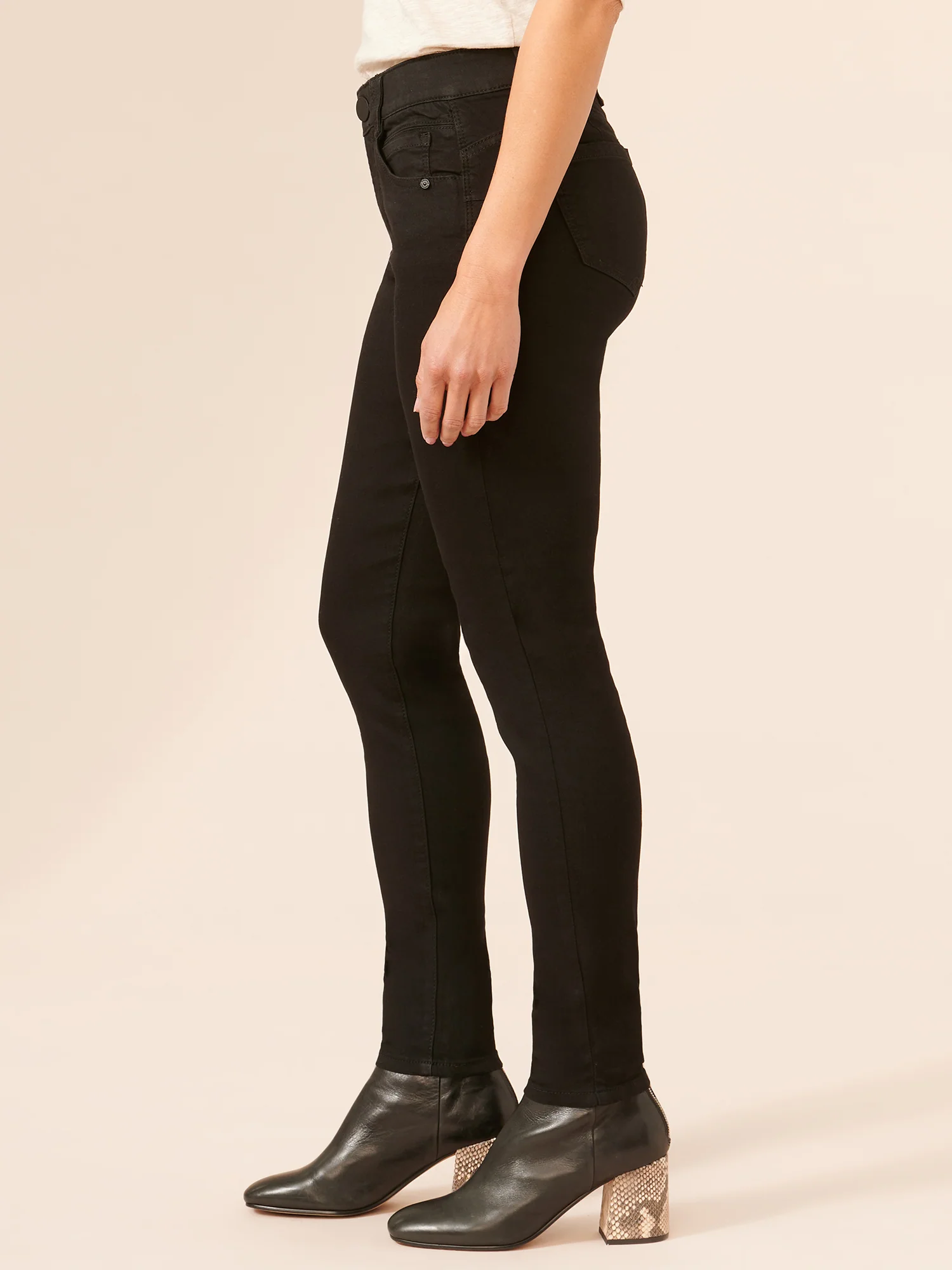 32" "Ab"solution® Booty Lift Long Jeans Black Jegging - Image 3