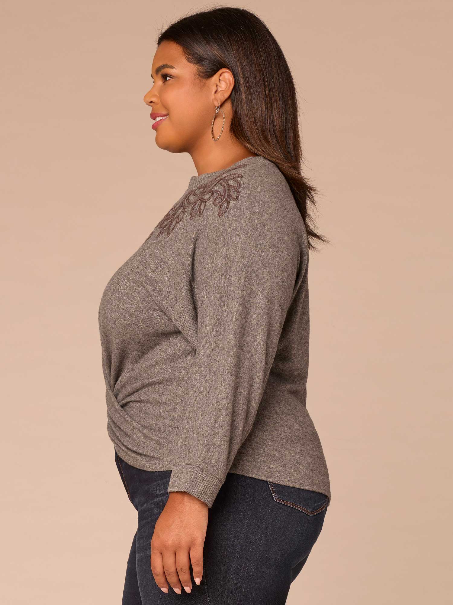 Three Quarter Sleeve Mandarin Collar Twist Hem Plus Size Knit Top - Image 3